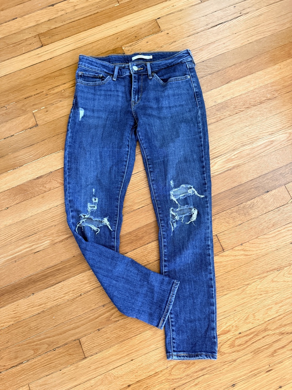Levi’s 711 Skinny Jeans Women’s Size 28 Distressed Dark Wash Low Rise